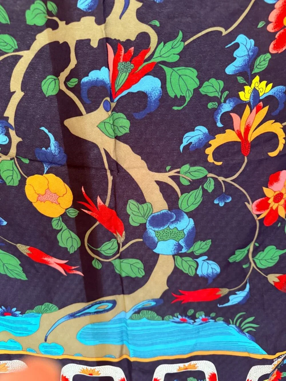 BLACK METROPOLITAN MUSEUM OF ART SILK SCARF "TREE OF LIFE" - Picture 3 of 8
